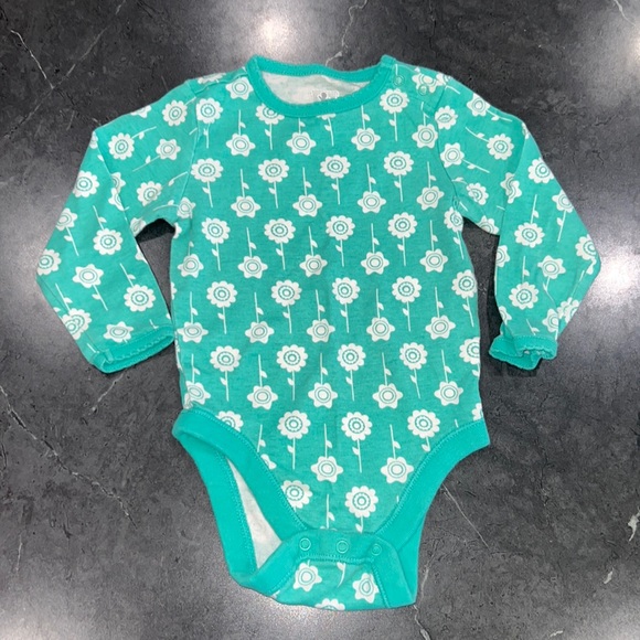 Old Navy Other - Old Navy 6-12 M long sleeve onesie
